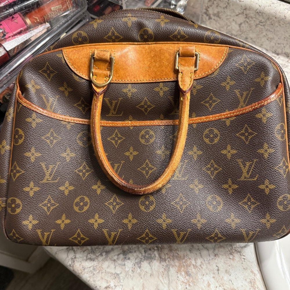 Louis Vuitton -Deauville Authentic classic purse bag